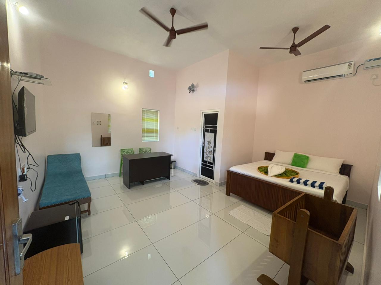 Swimming Pool View Room
